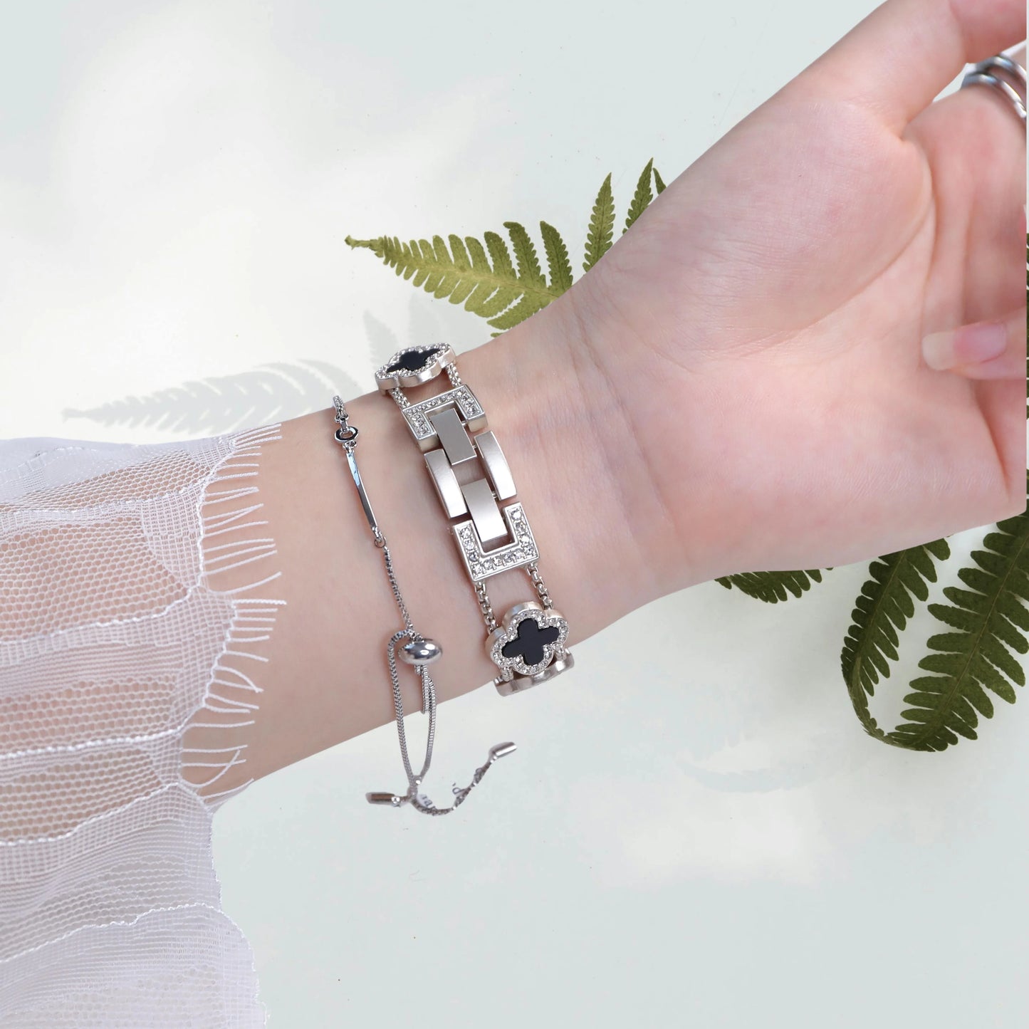 Luxury Metal Watch Strap - Compatible with iWatch 38-49mm, Ultra SE iWatch Series 9-1, Durable Shiny Watch Strap for Women