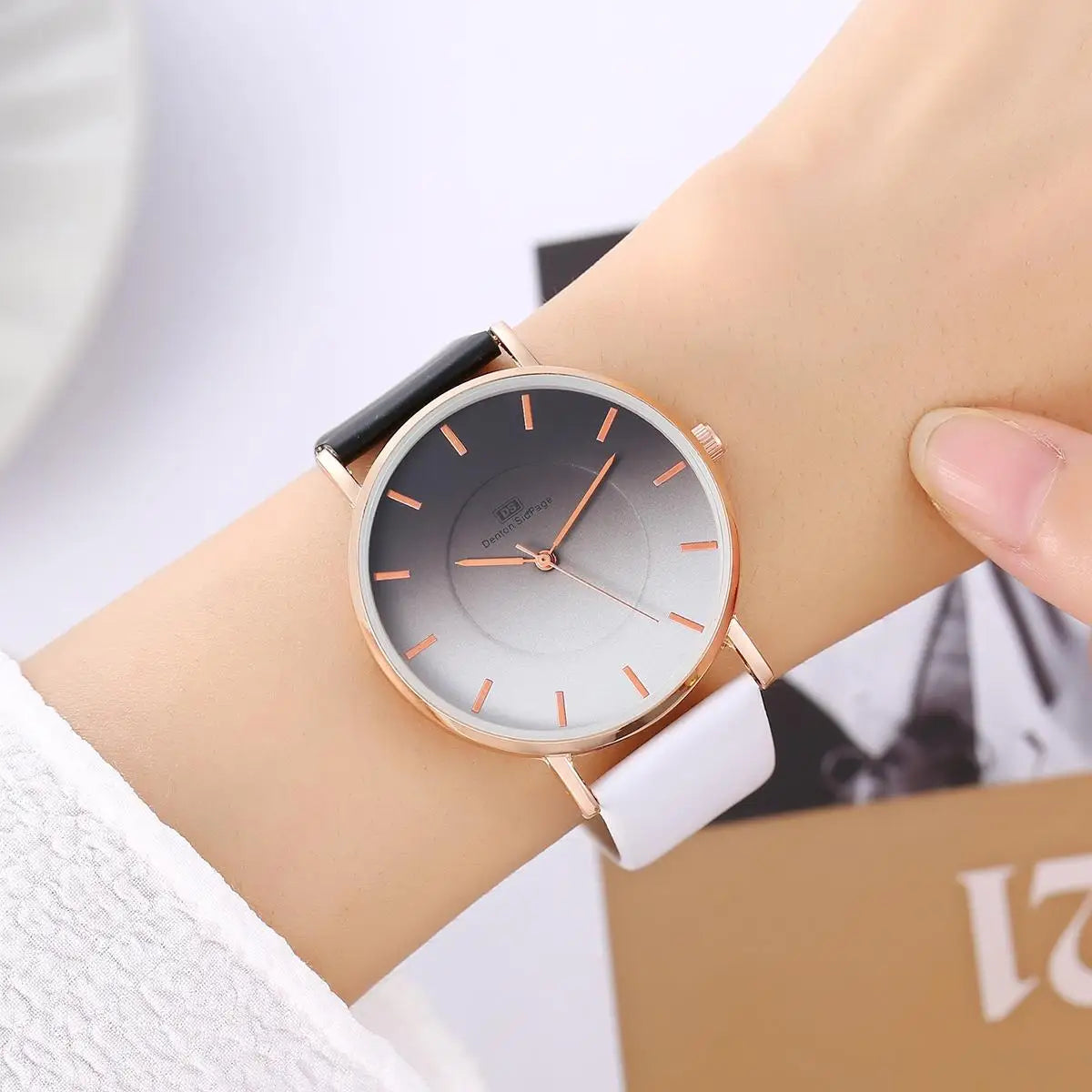 New Women's Fashion Dual Color Gradient Belt Watch Simple and Elegant Fashion Women's Watch